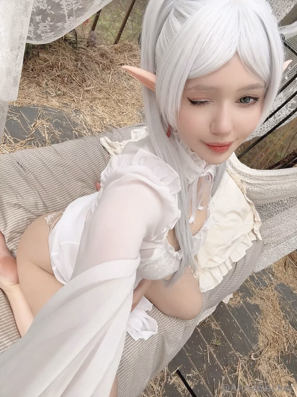 Alina Becker as Frieren — cosplay photo 23 of 50