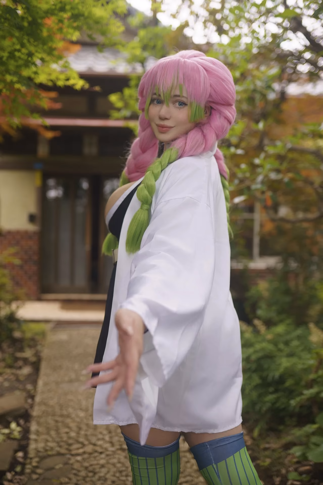 Alina Becker as Mitsuri Kanroji — cosplay photo 11 of 49