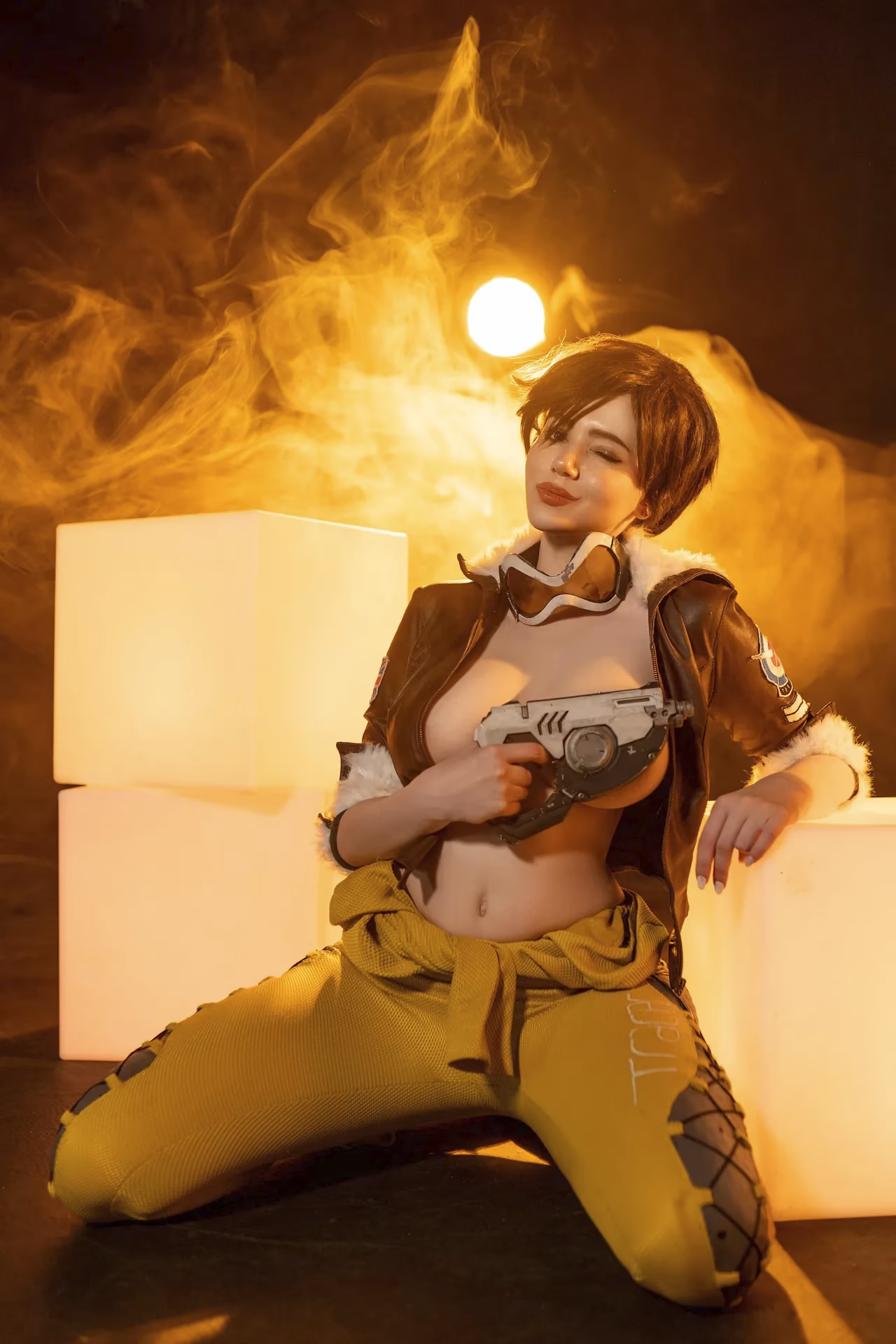 Alina Becker as Tracer — cosplay photo 17 of 31