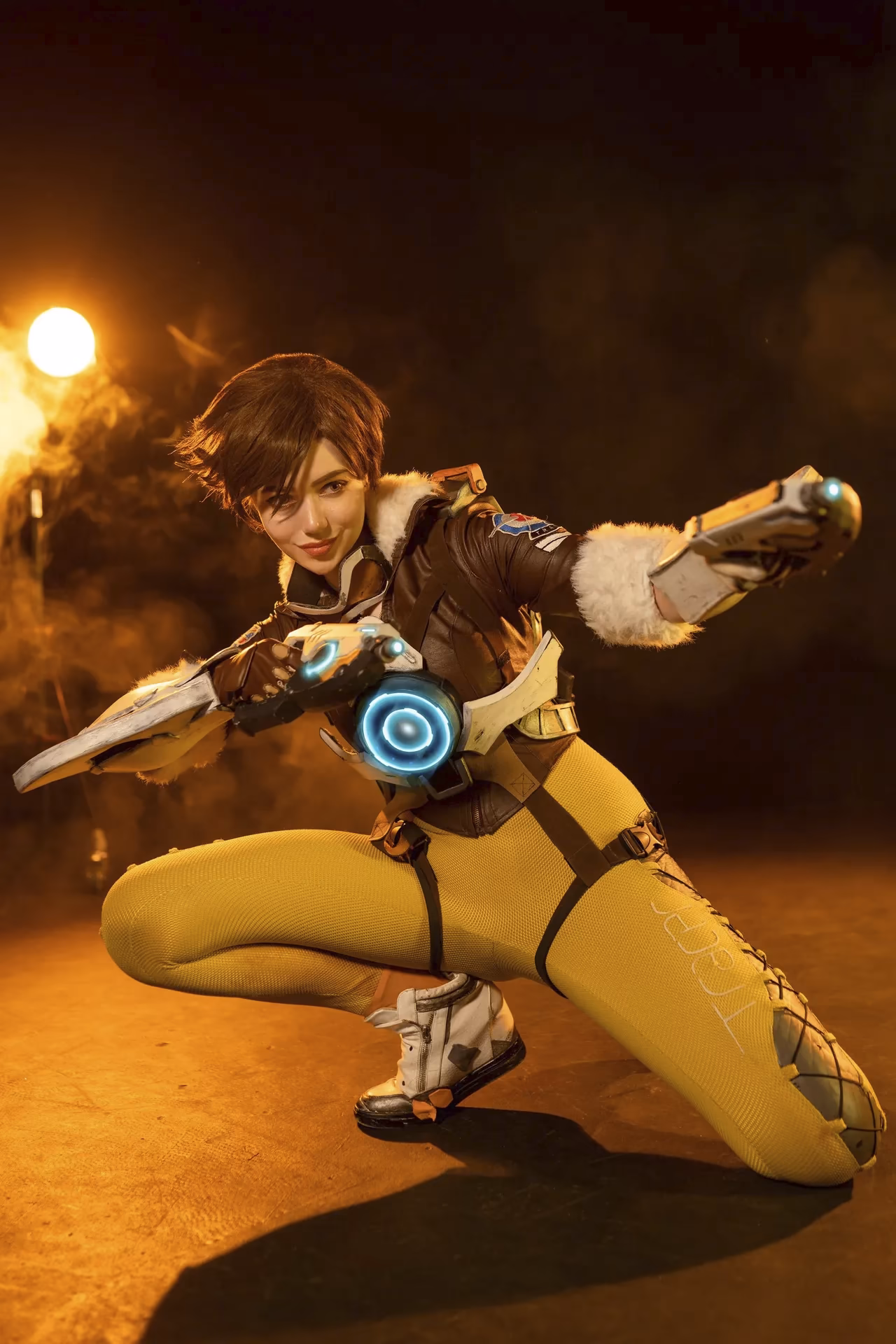 Alina Becker as Tracer — cosplay photo 4 of 31