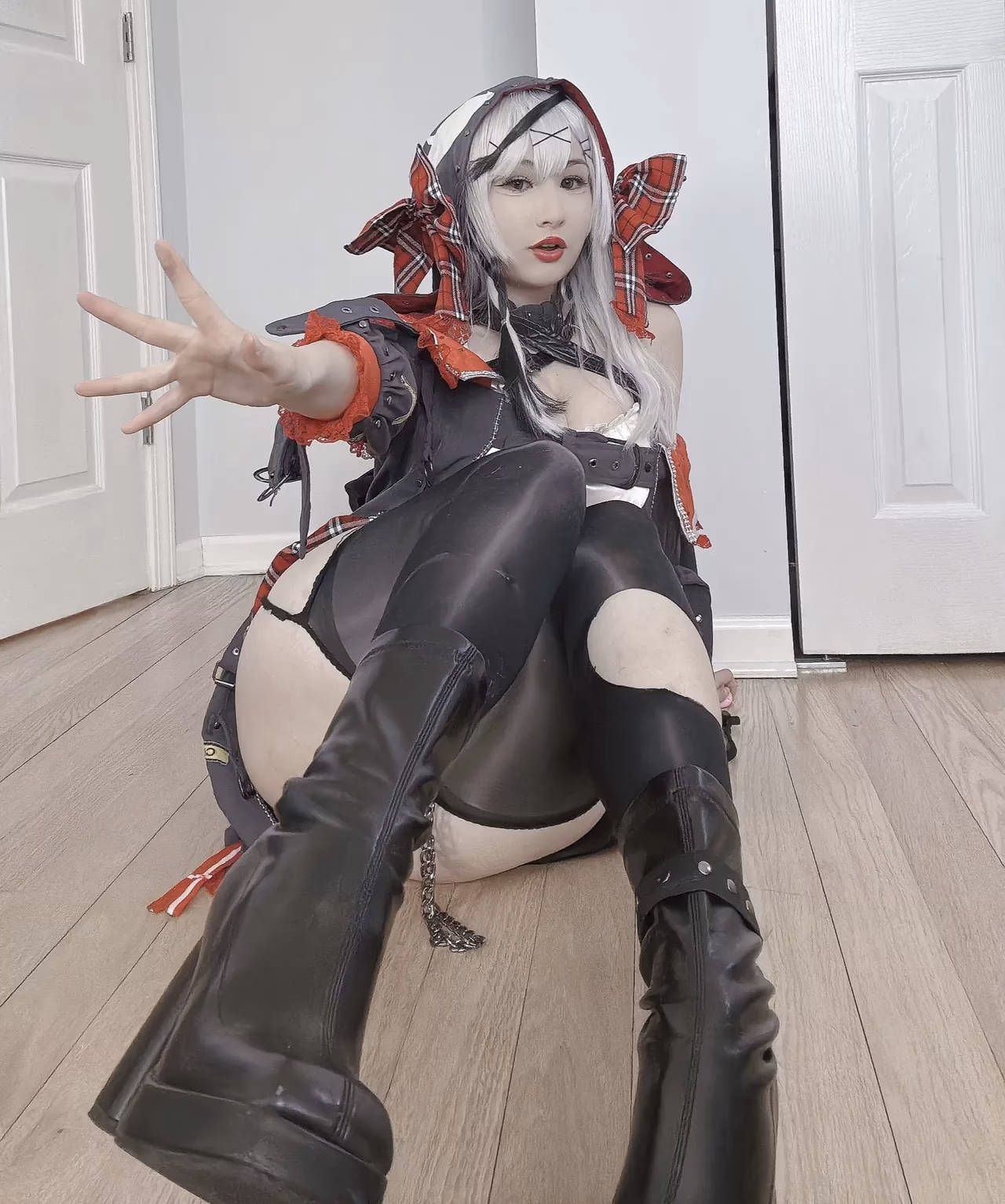 Alliechuu as Sakamata Chloe — cosplay photo 7 of 19