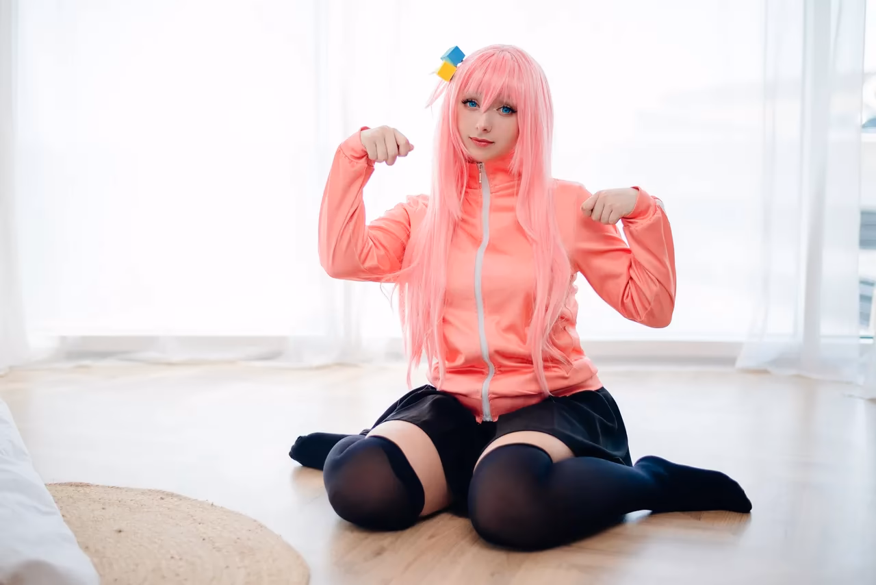 Aluctoria as Hitori Gotoh — cosplay photo 5 of 84