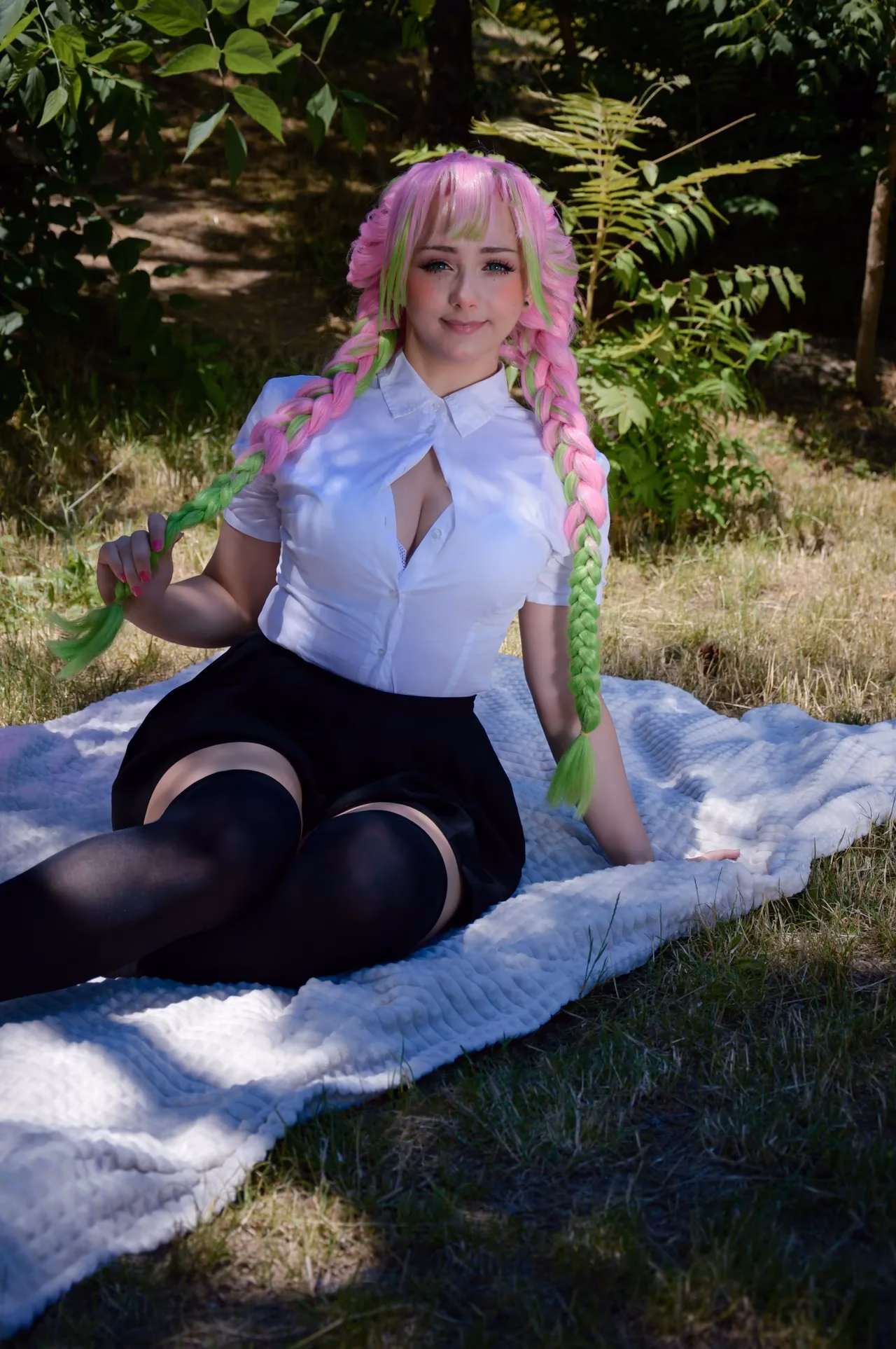 Aluctoria as Mitsuri Kanroji — cosplay photo 13 of 49