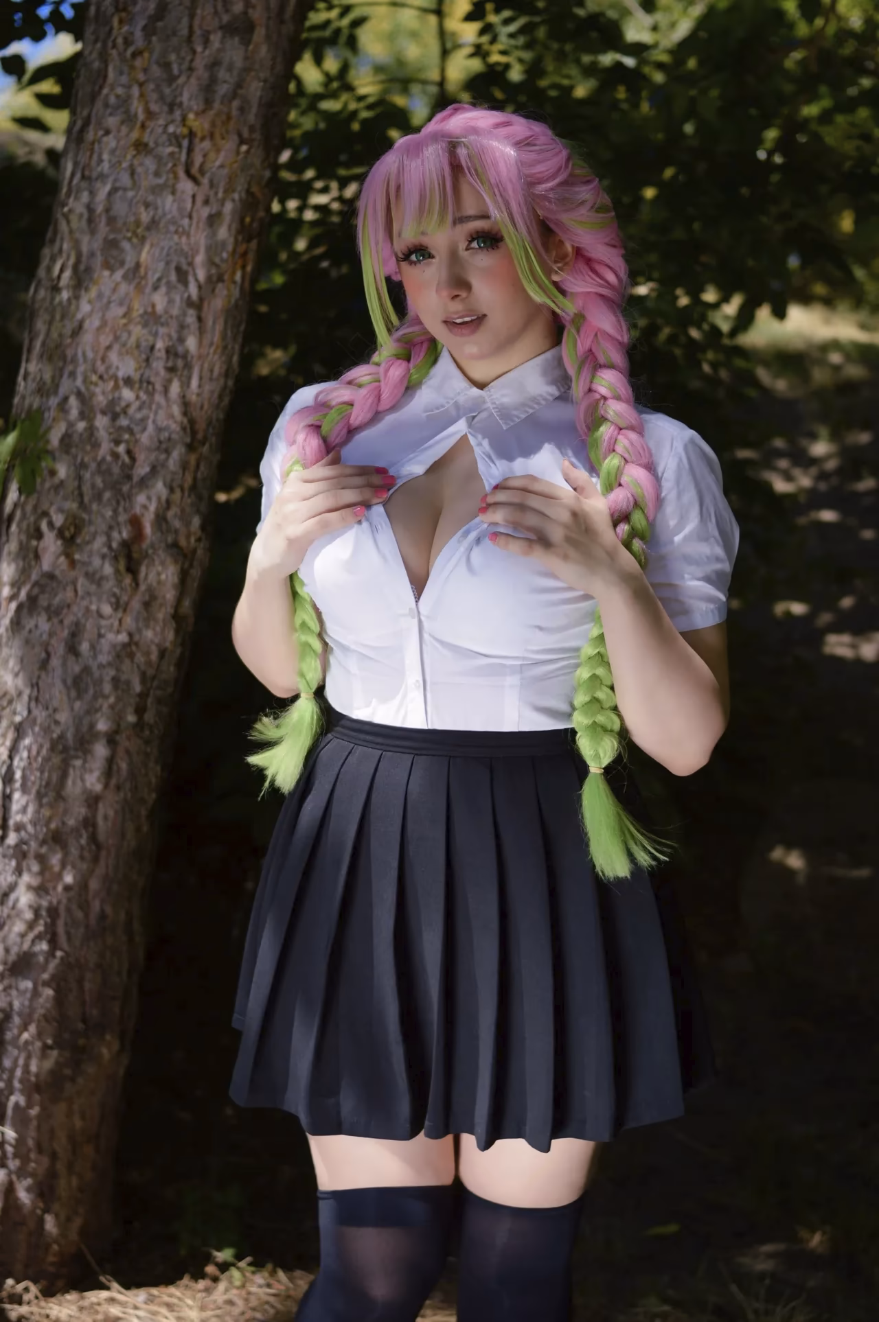 Aluctoria as Mitsuri Kanroji — cosplay photo 4 of 49