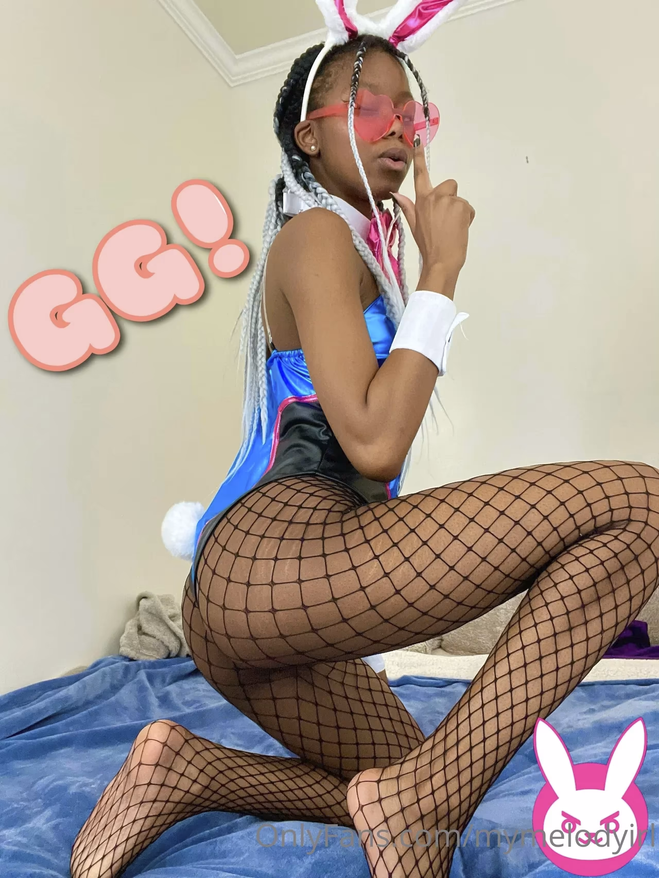 Alycia Elvie as D.Va — cosplay photo 2 of 23