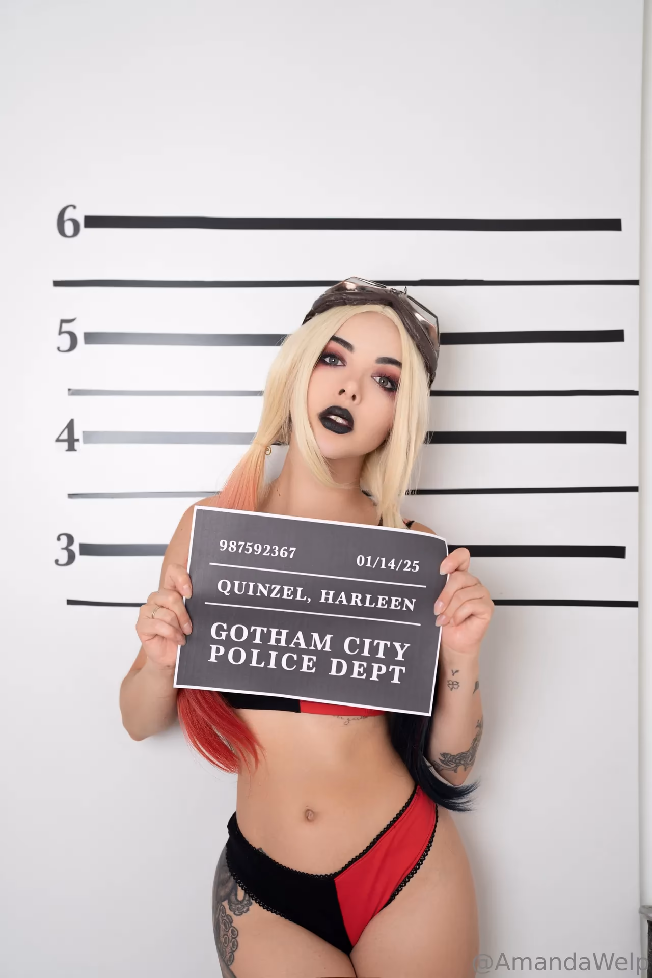 Amanda Welp as Harley Quinn — cosplay photo 2 of 26
