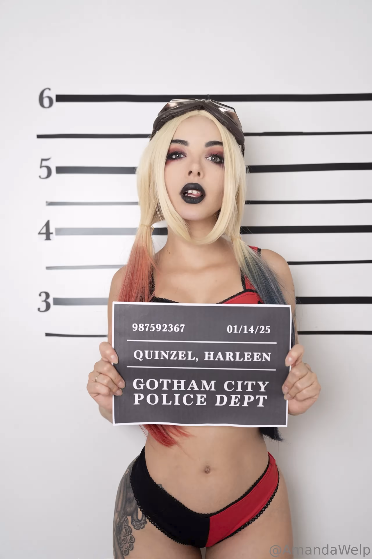 Amanda Welp as Harley Quinn — cosplay photo 3 of 26