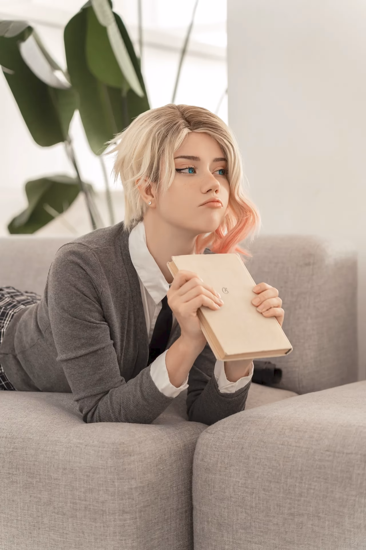 Anastasia Komori as Gwen Stacy — cosplay photo 2 of 54