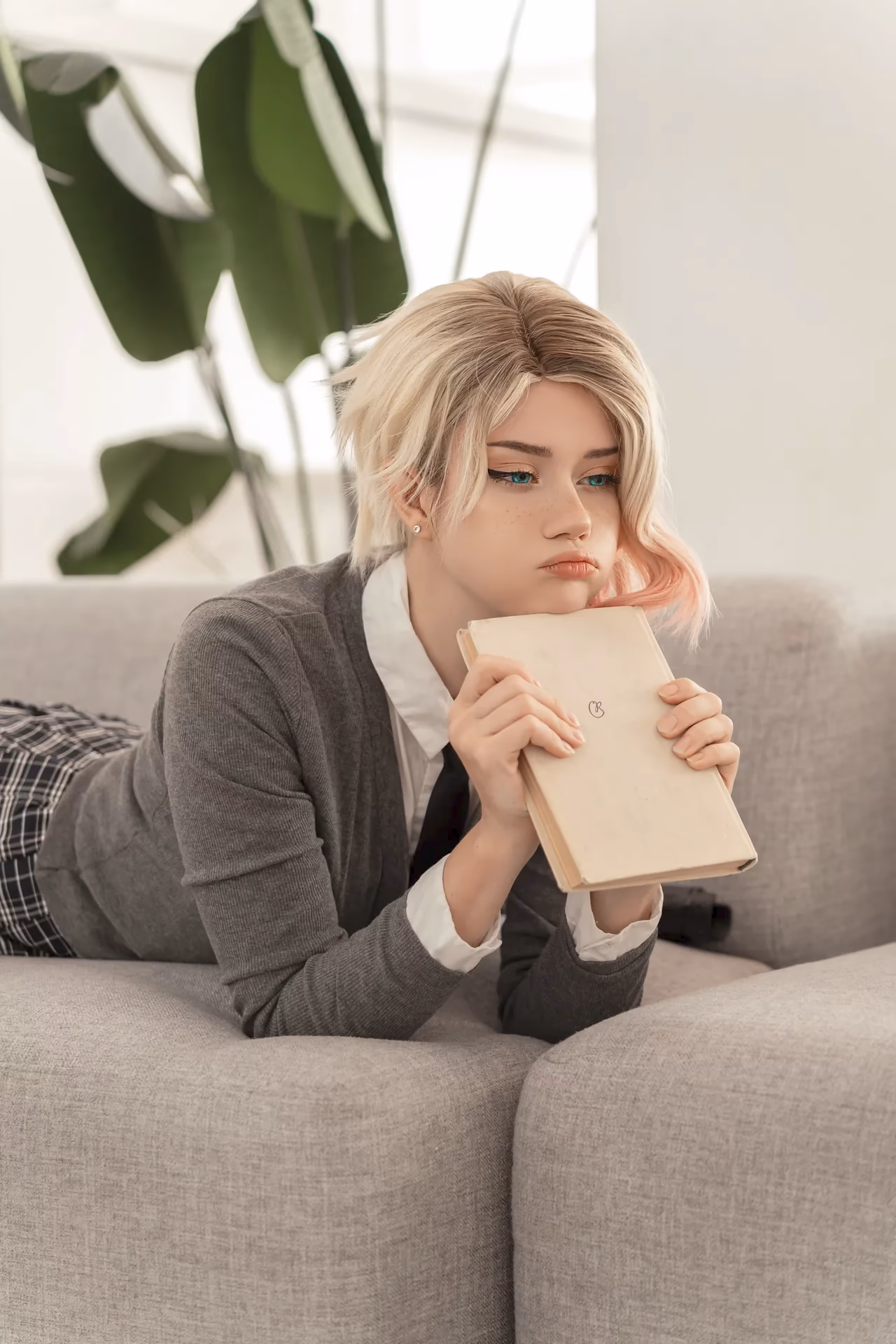Anastasia Komori as Gwen Stacy — cosplay photo 3 of 54