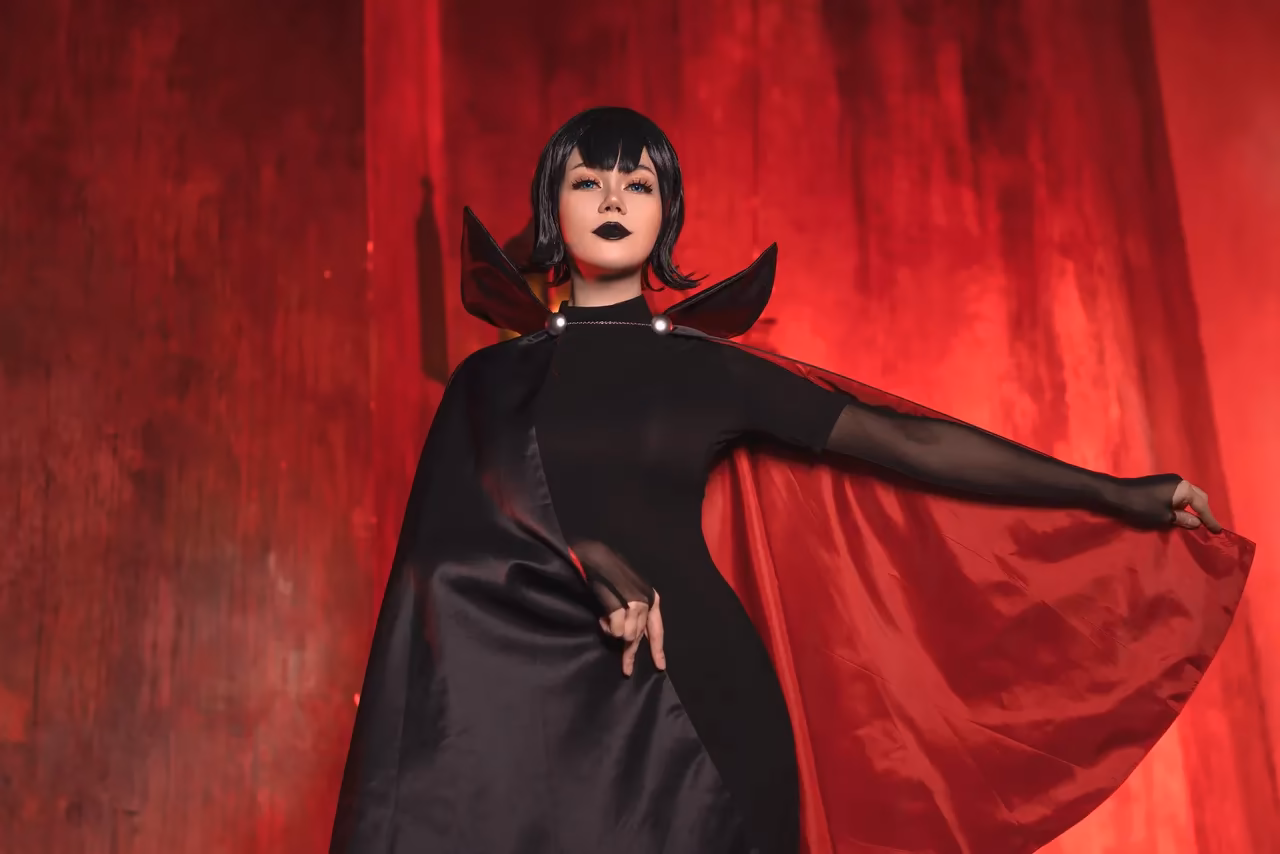 Anastasia Komori as Mavis Dracula — cosplay photo 10 of 30
