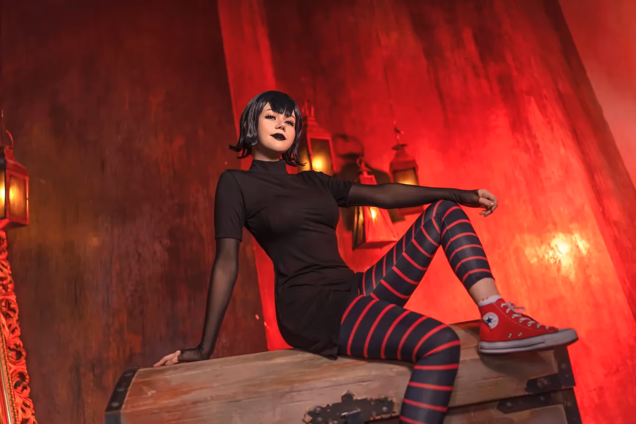 Anastasia Komori as Mavis Dracula — cosplay photo 15 of 30