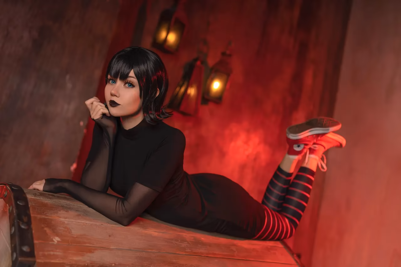 Anastasia Komori as Mavis Dracula — cosplay photo 2 of 30