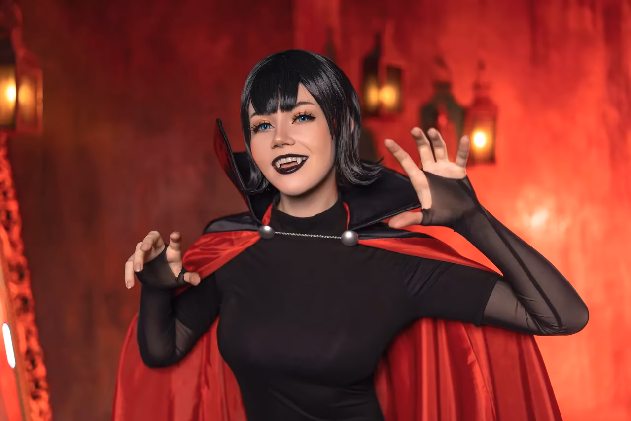 Anastasia Komori as Mavis Dracula — cosplay photo 4 of 30