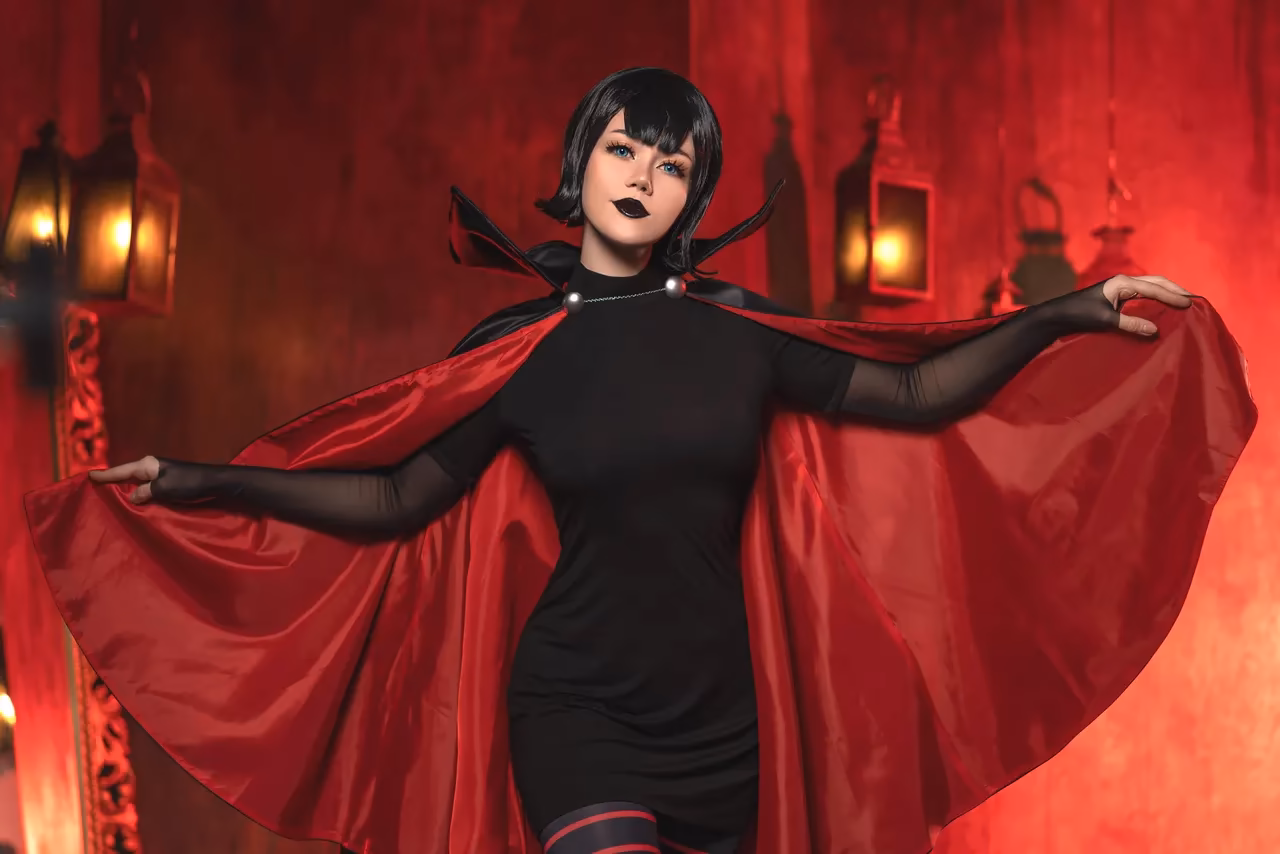 Anastasia Komori as Mavis Dracula — cosplay photo 5 of 30