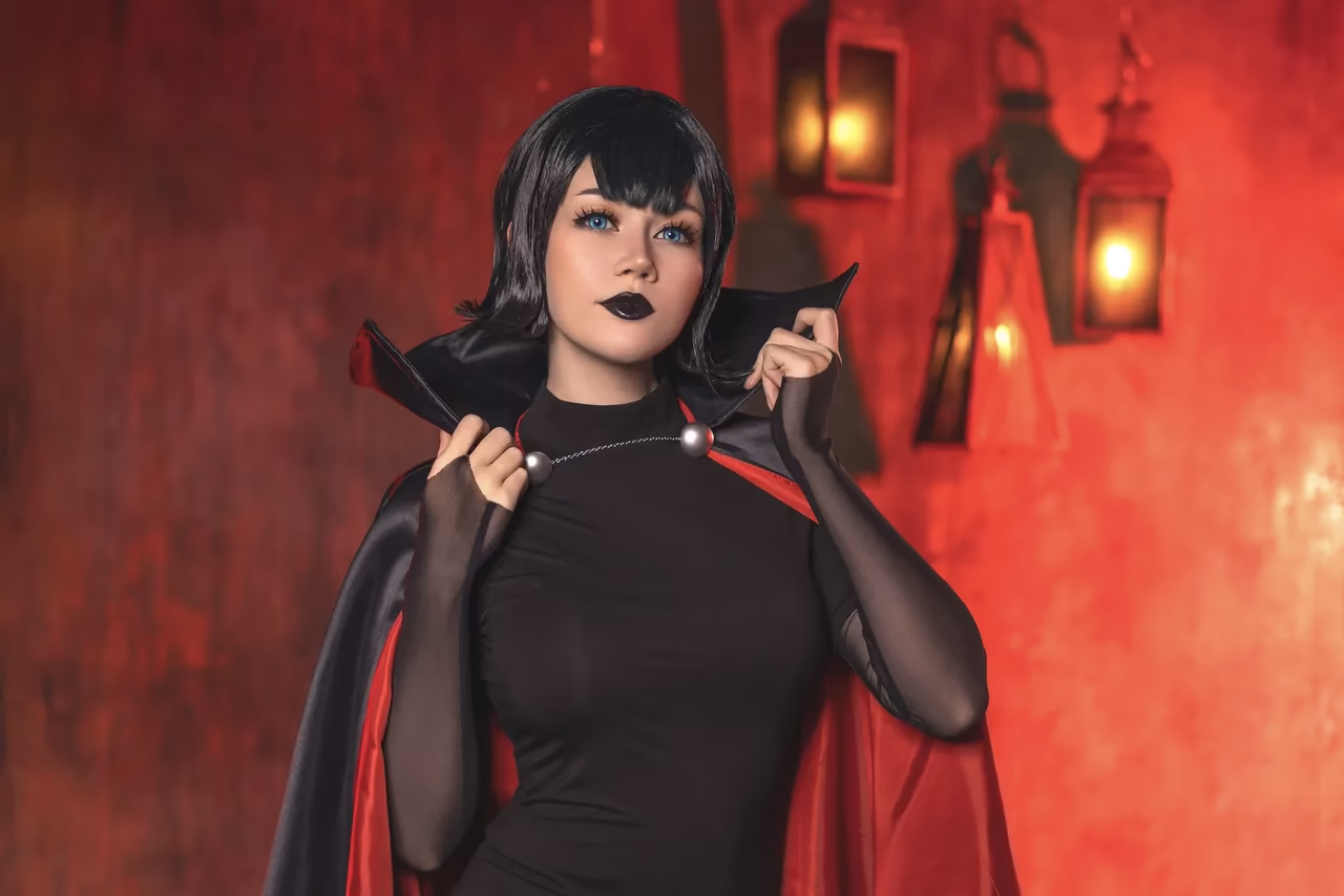 Anastasia Komori as Mavis Dracula — cosplay photo 6 of 30