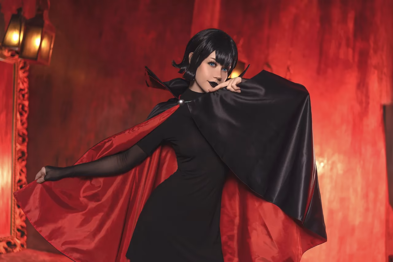 Anastasia Komori as Mavis Dracula — cosplay photo 8 of 30