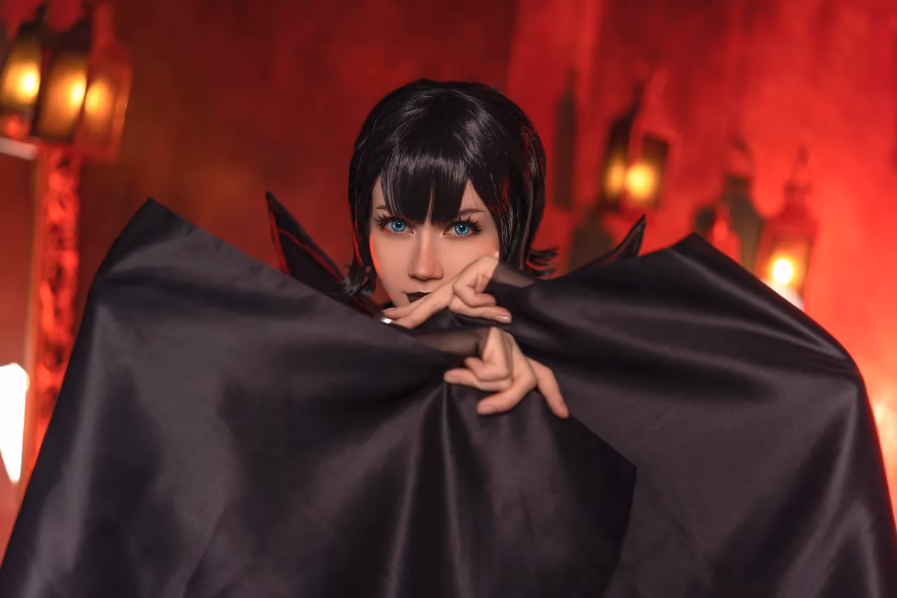 Anastasia Komori as Mavis Dracula — cosplay photo 9 of 30