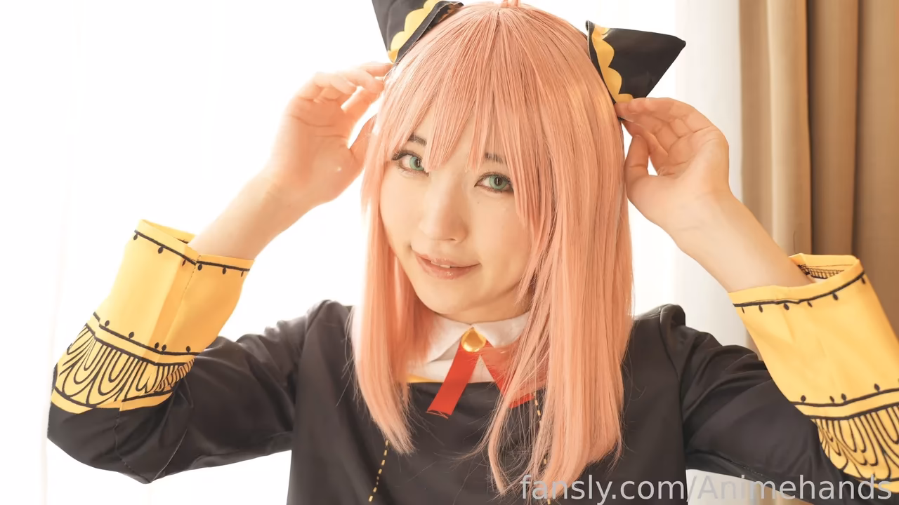 Animehands as Anya Forger — cosplay photo 4 of 10