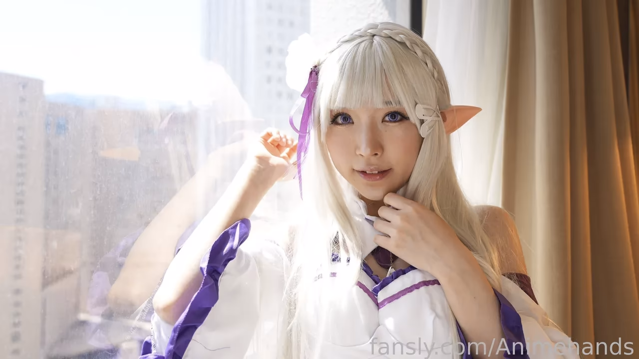 Animehands as Emilia — cosplay photo 2 of 10