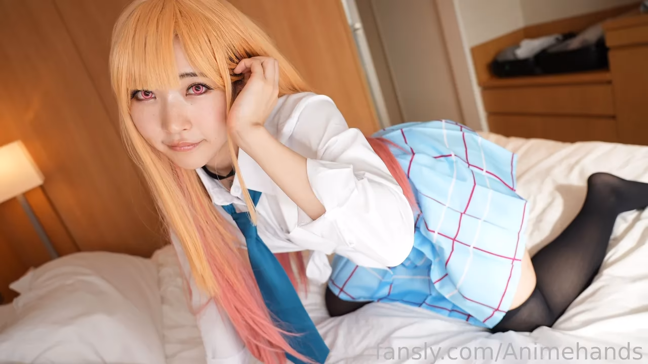 Animehands as Marin Kitagawa — cosplay photo 7 of 10