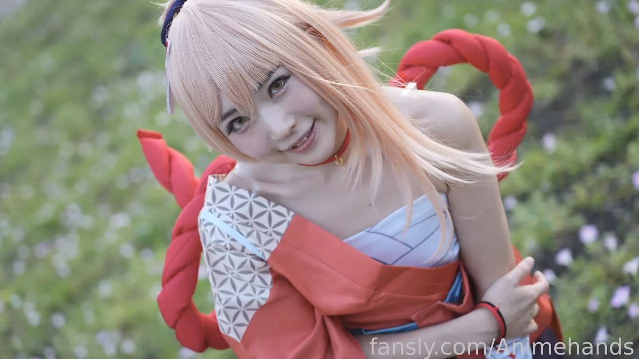 Animehands as Yoimiya — cosplay photo 5 of 10