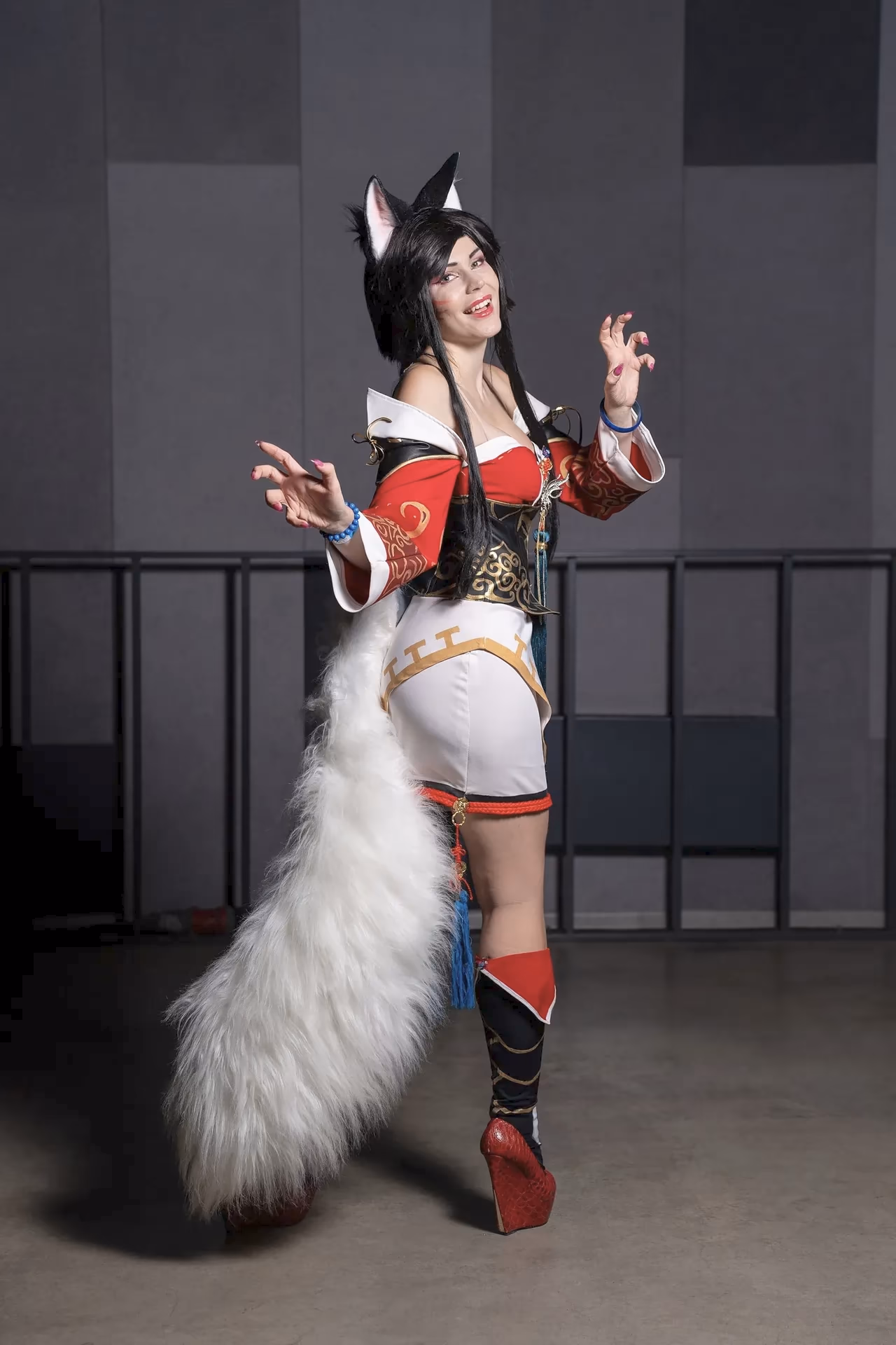 Anya Ichios as Ahri — cosplay photo 11 of 13