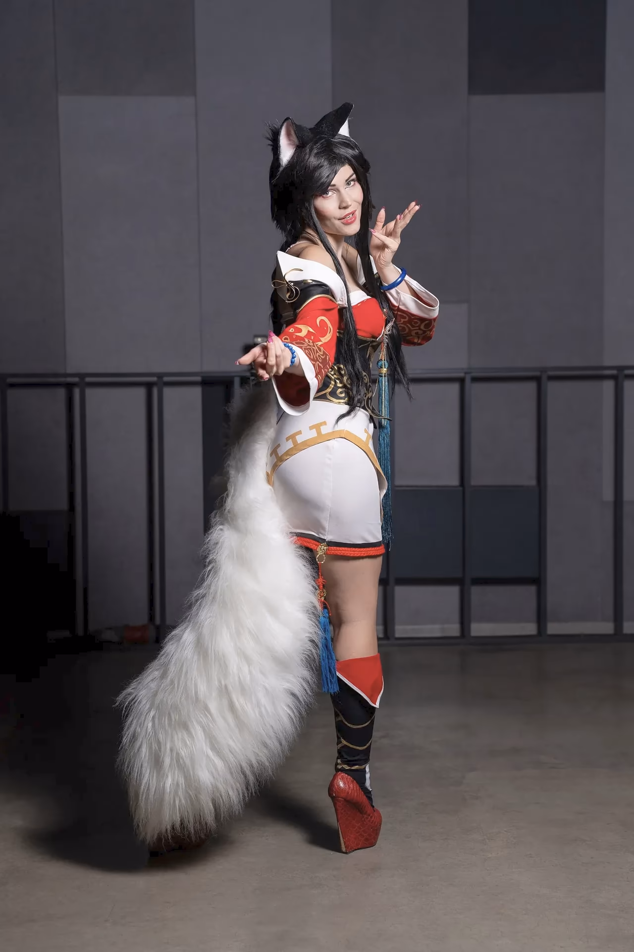 Anya Ichios as Ahri — cosplay photo 13 of 13