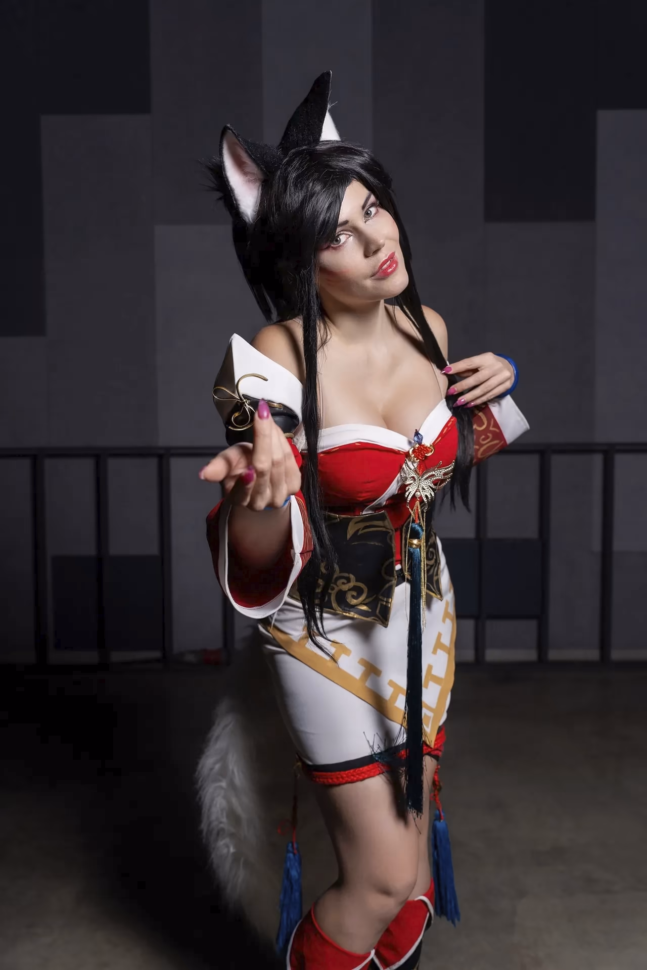 Anya Ichios as Ahri — cosplay photo 3 of 13