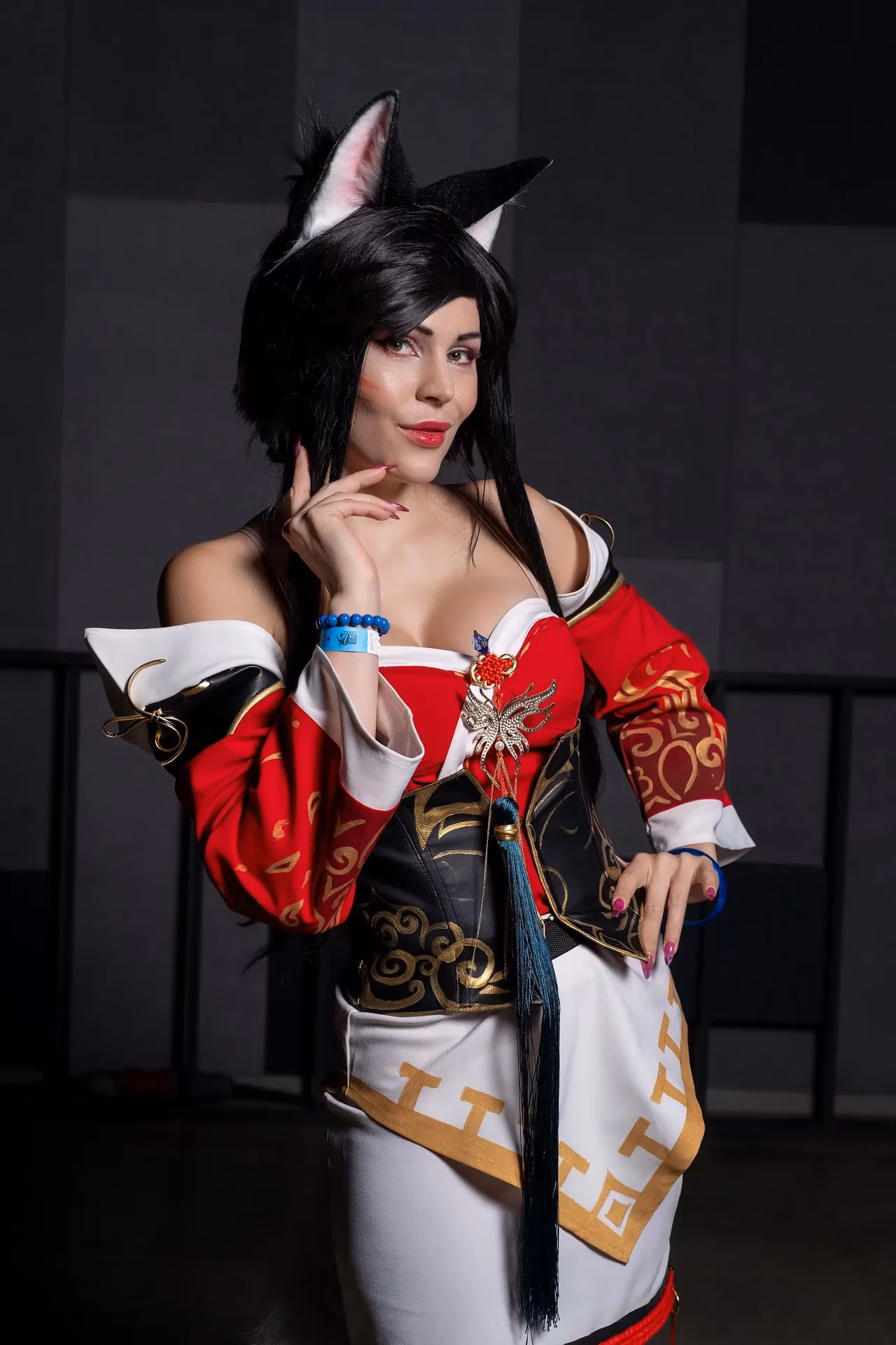 Anya Ichios as Ahri — cosplay photo 4 of 13