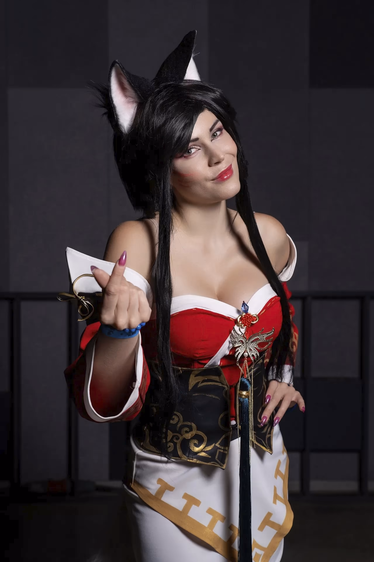 Anya Ichios as Ahri — cosplay photo 5 of 13