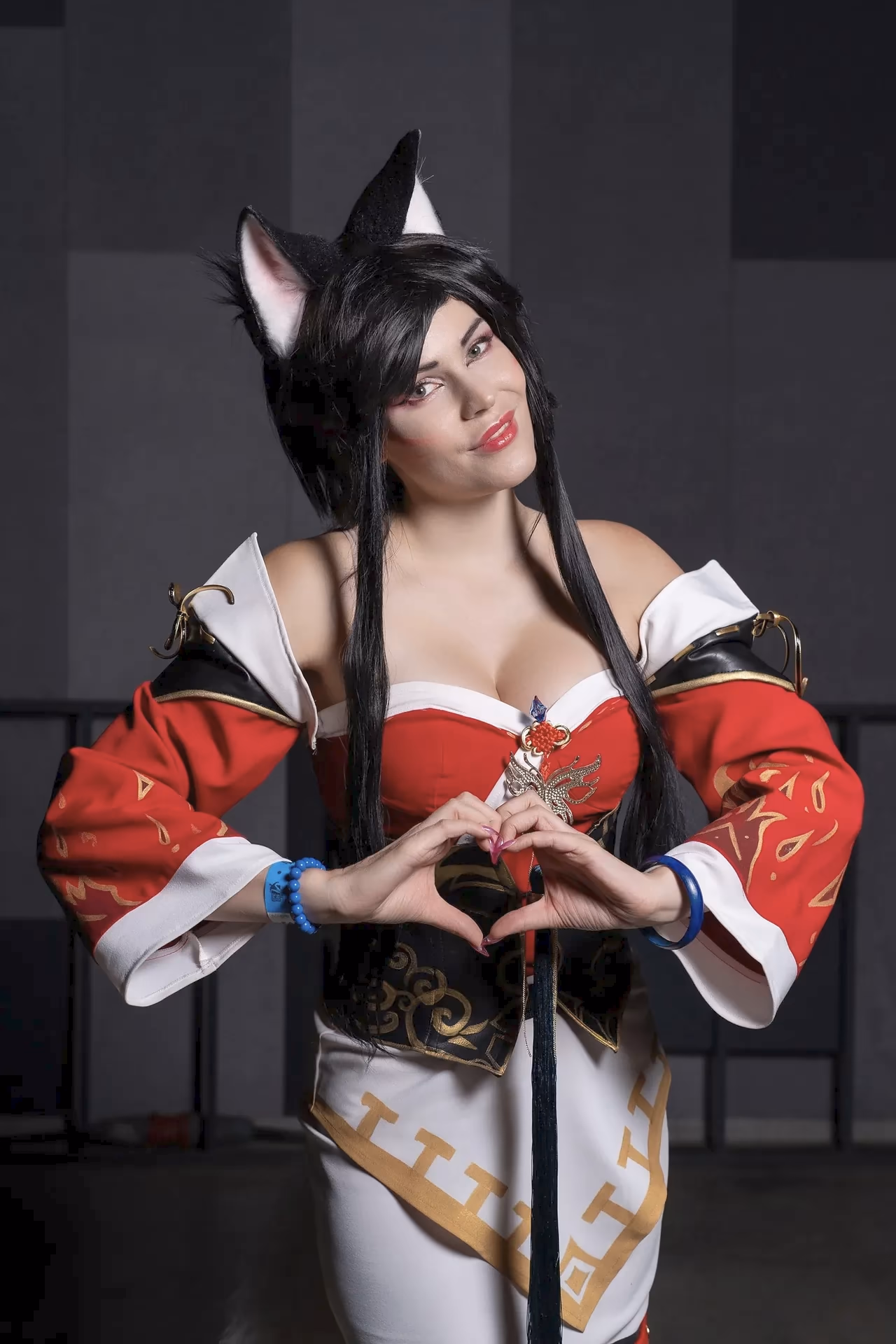Anya Ichios as Ahri — cosplay photo 6 of 13