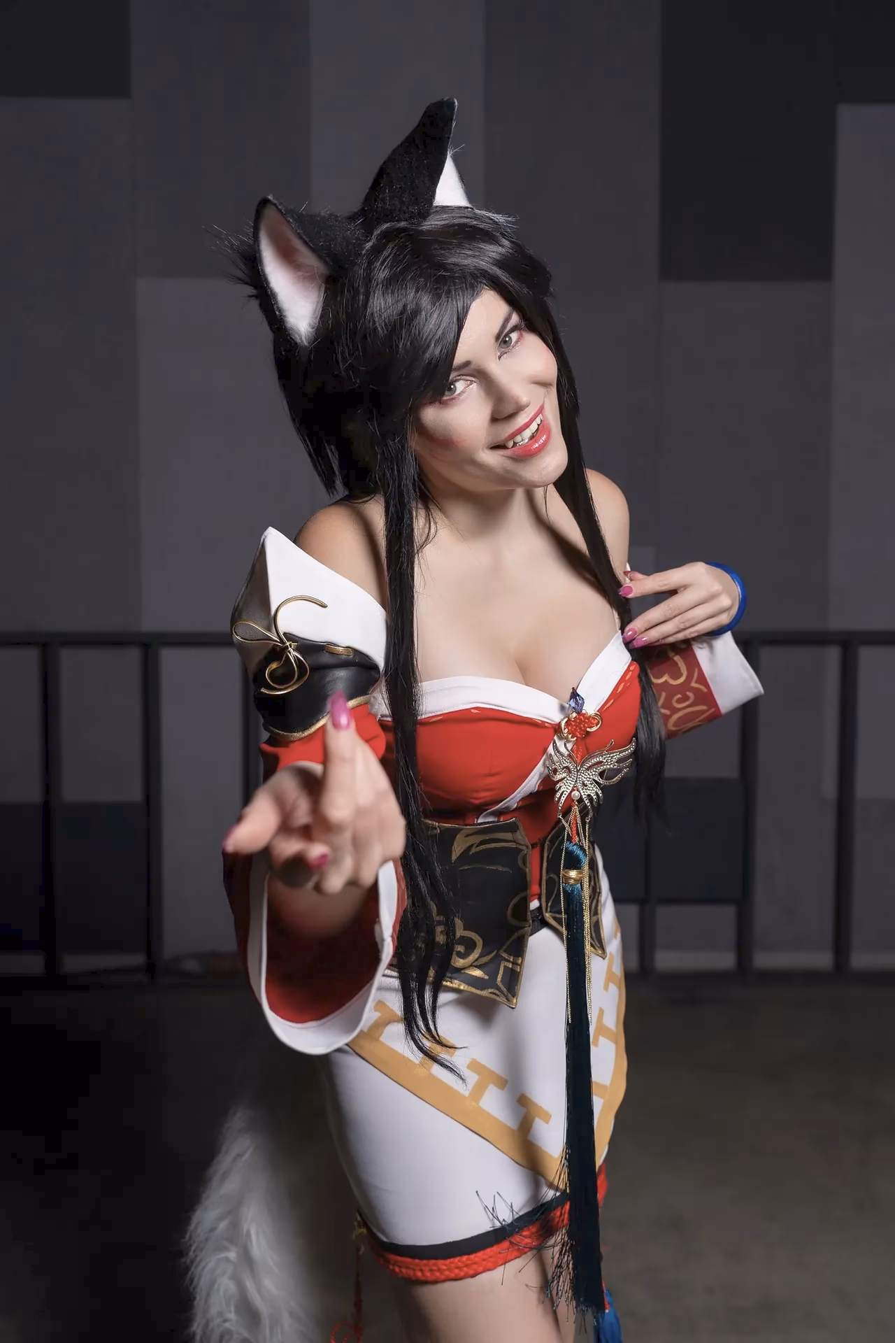 Anya Ichios as Ahri — cosplay photo 8 of 13