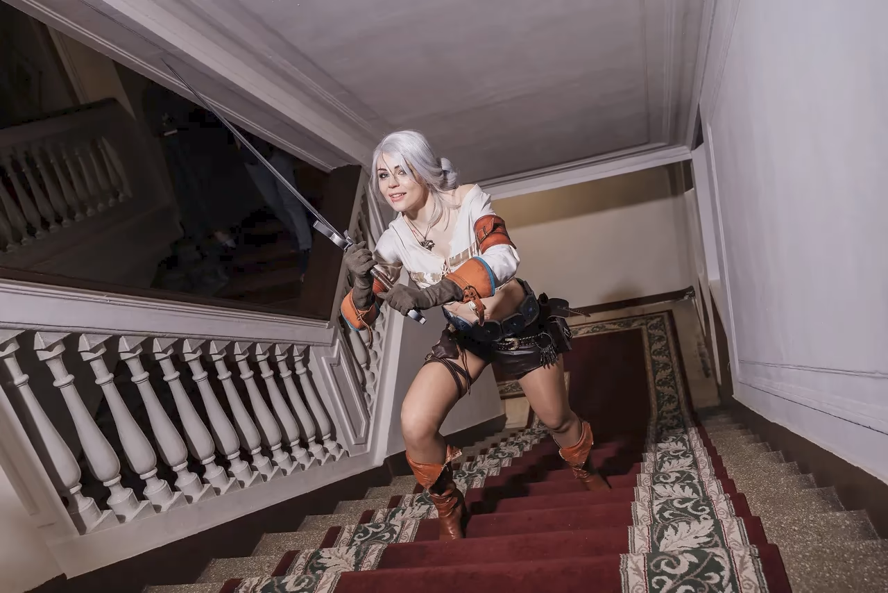 Anya Ichios as Ciri — cosplay photo 1 of 18