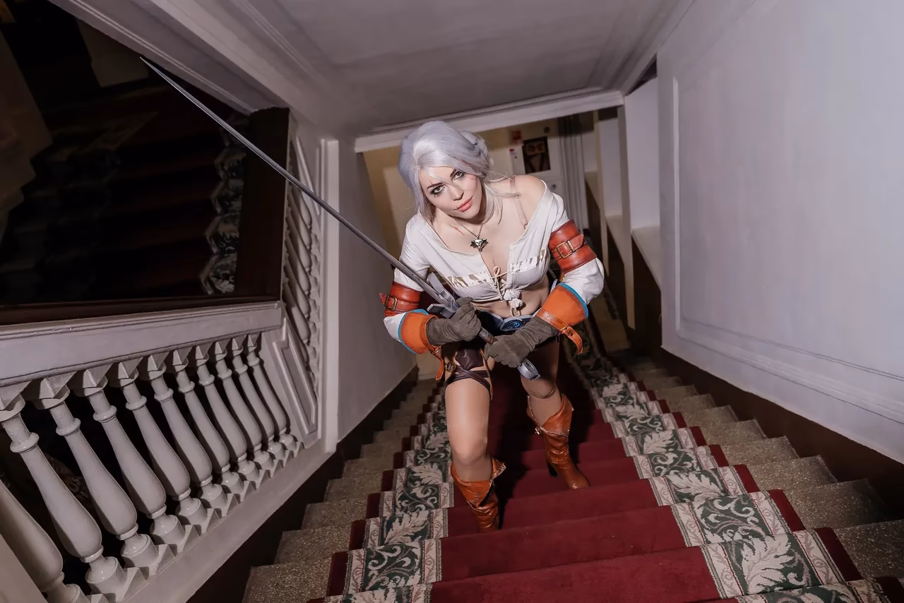 Anya Ichios as Ciri — cosplay photo 14 of 18