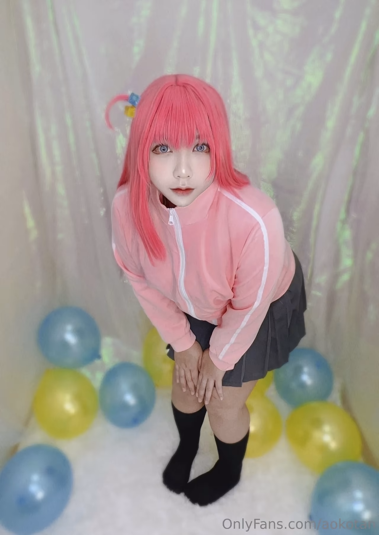 Aokotan - Hitori Gotoh - Bocchi the Rock! (Botchi Za Rokku!) - Cosplay Gallery - 75 Images preview