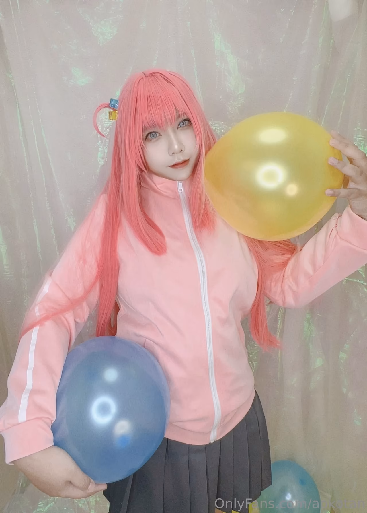 Aokotan as Hitori Gotoh — cosplay photo 4 of 75