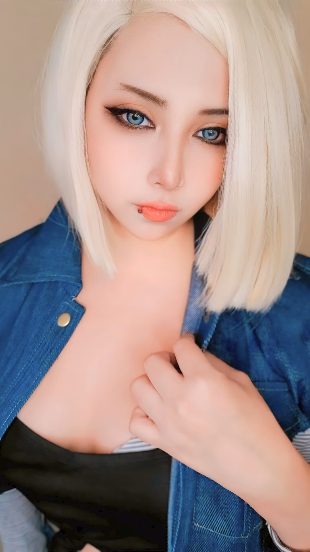 Arelly Trujillo as Android 18 — cosplay photo 10 of 12