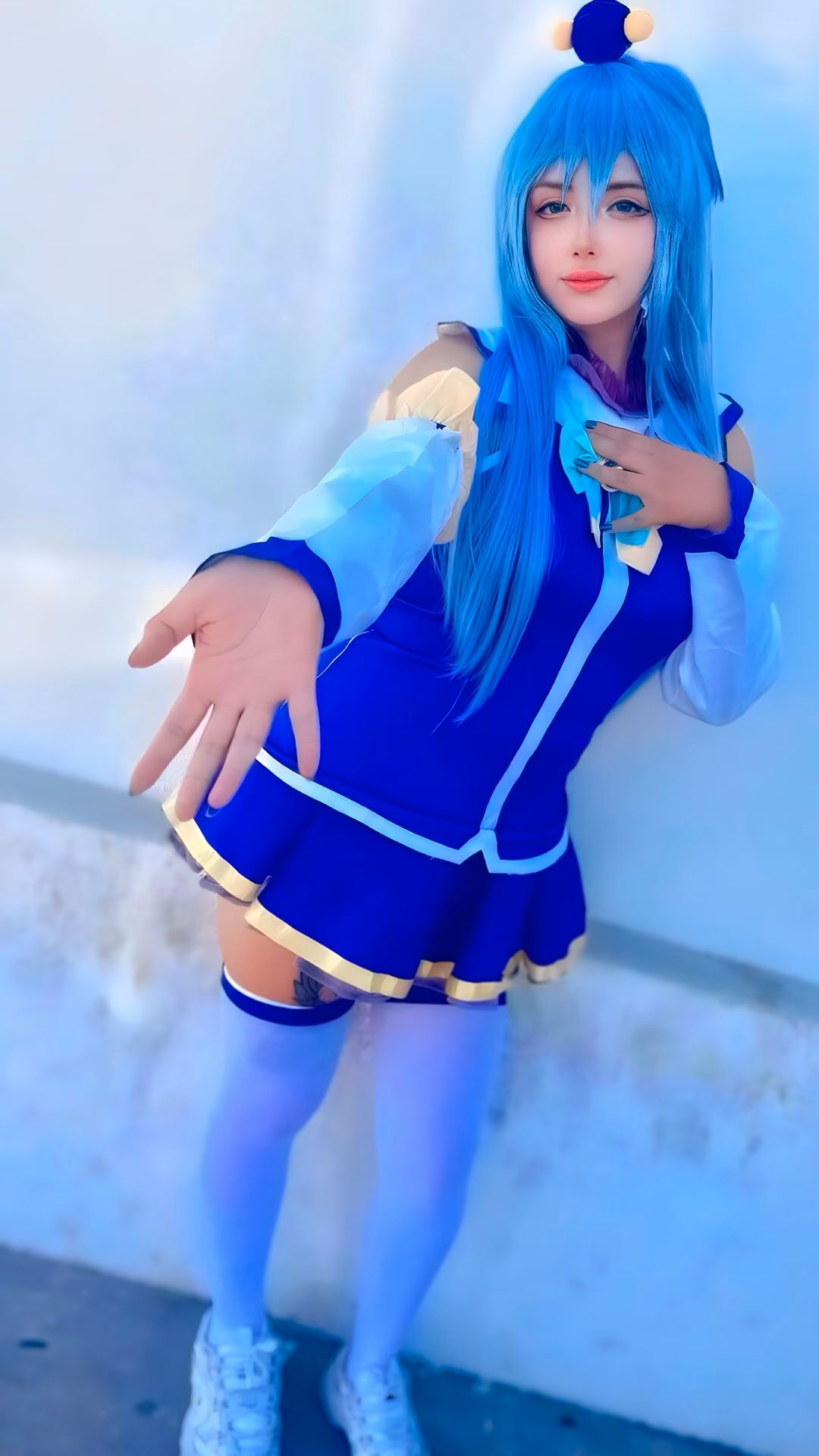 Arelly Trujillo - Aqua - KonoSuba: God's Blessing on This Wonderful World! (Kono Subarashii Sekai ni Shukufuku wo!) - Cosplay Gallery - 16 Images — gallery preview