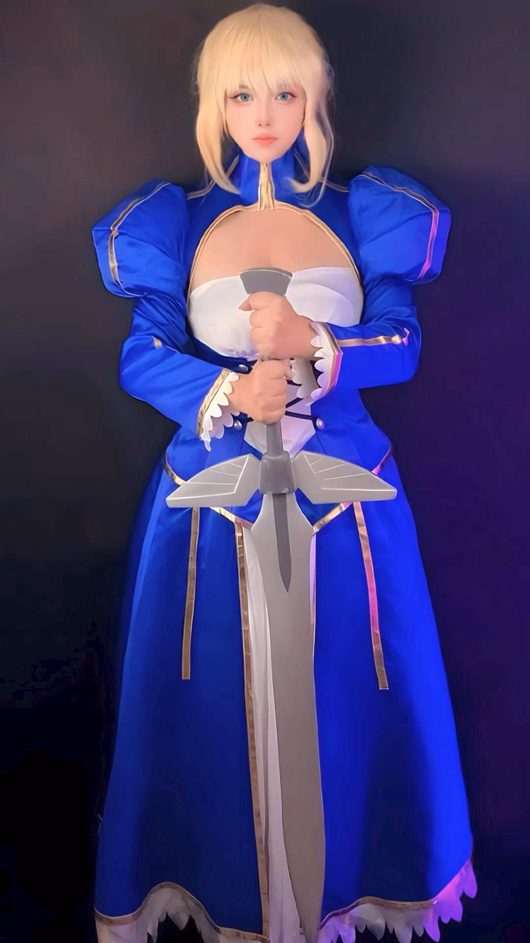Arelly Trujillo - Artoria Pendragon - Fate/stay night - Cosplay Gallery - 11 Images — gallery preview