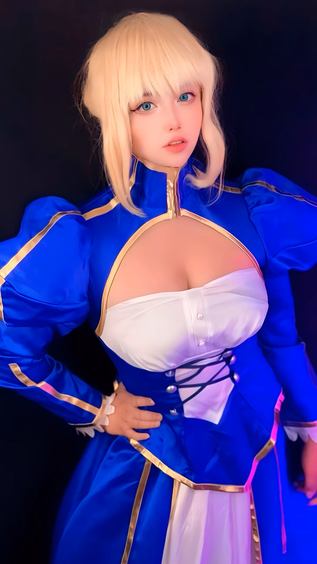 Arelly Trujillo as Artoria Pendragon — cosplay photo 6 of 11