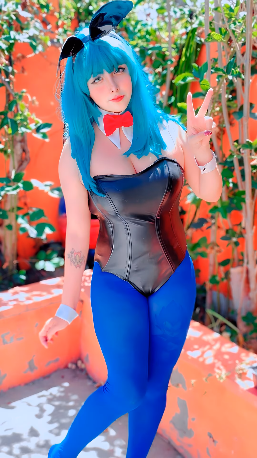 Arelly Trujillo as Bulma — cosplay photo 2 of 8