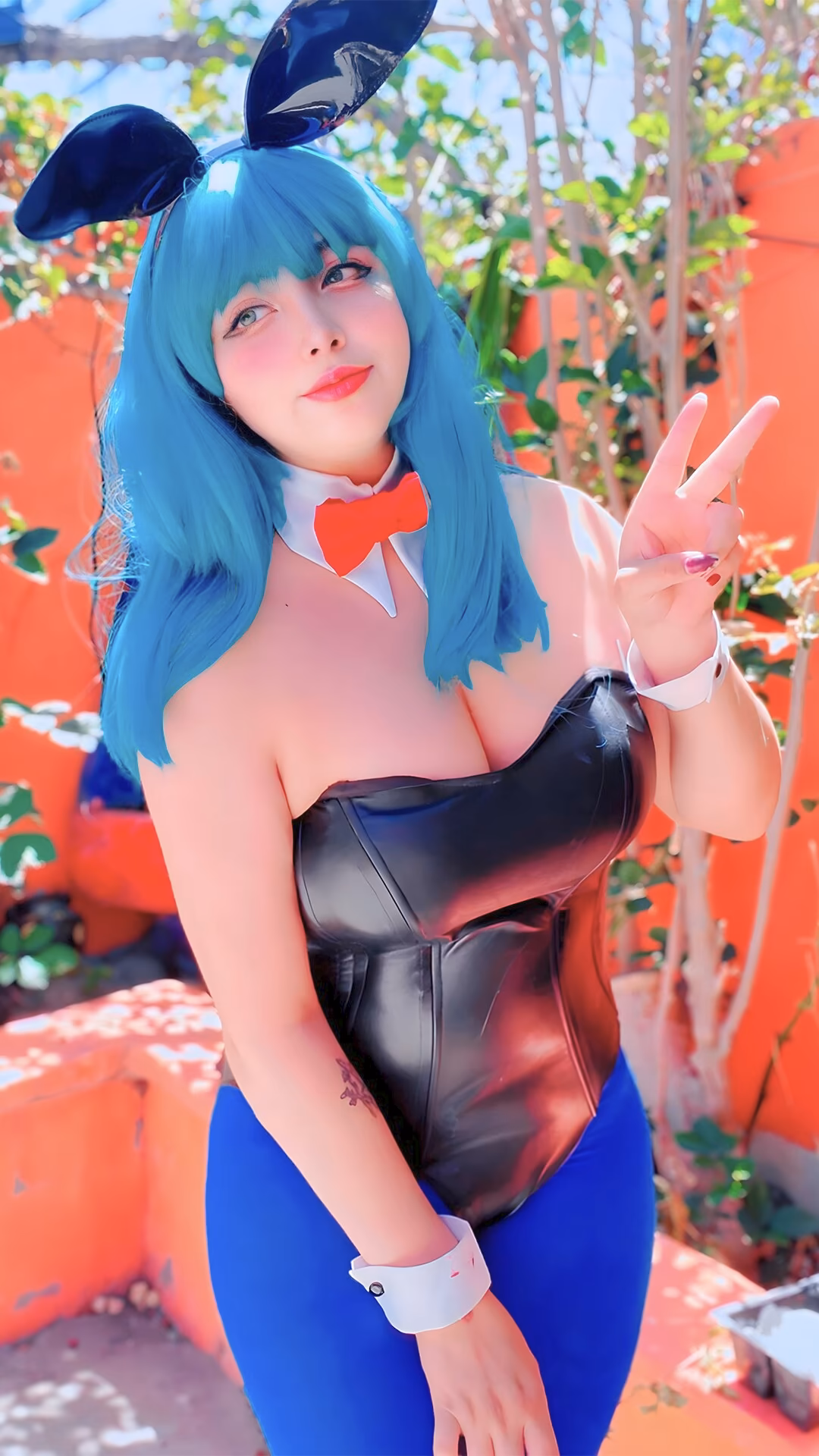 Arelly Trujillo as Bulma — cosplay photo 3 of 8