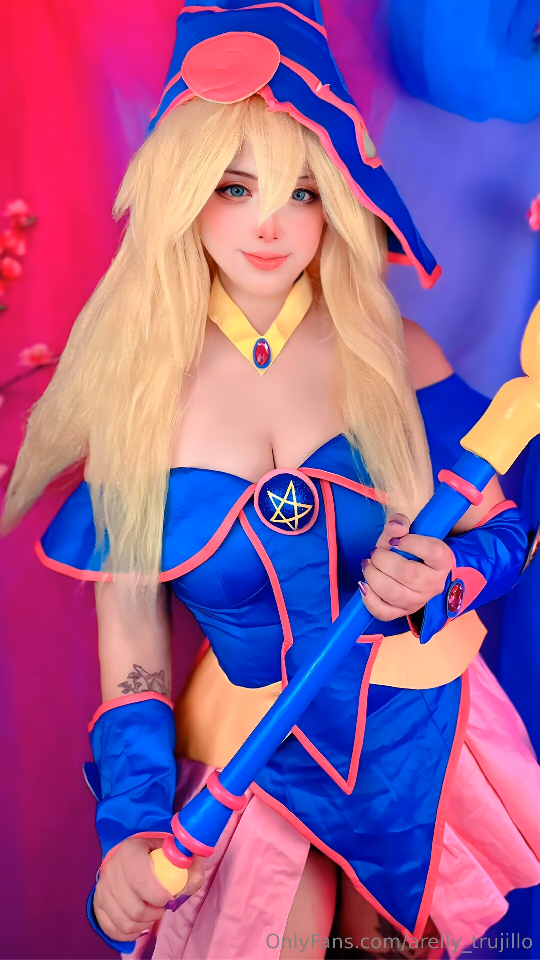 Arelly Trujillo as Dark Magician Girl — cosplay photo 14 of 17