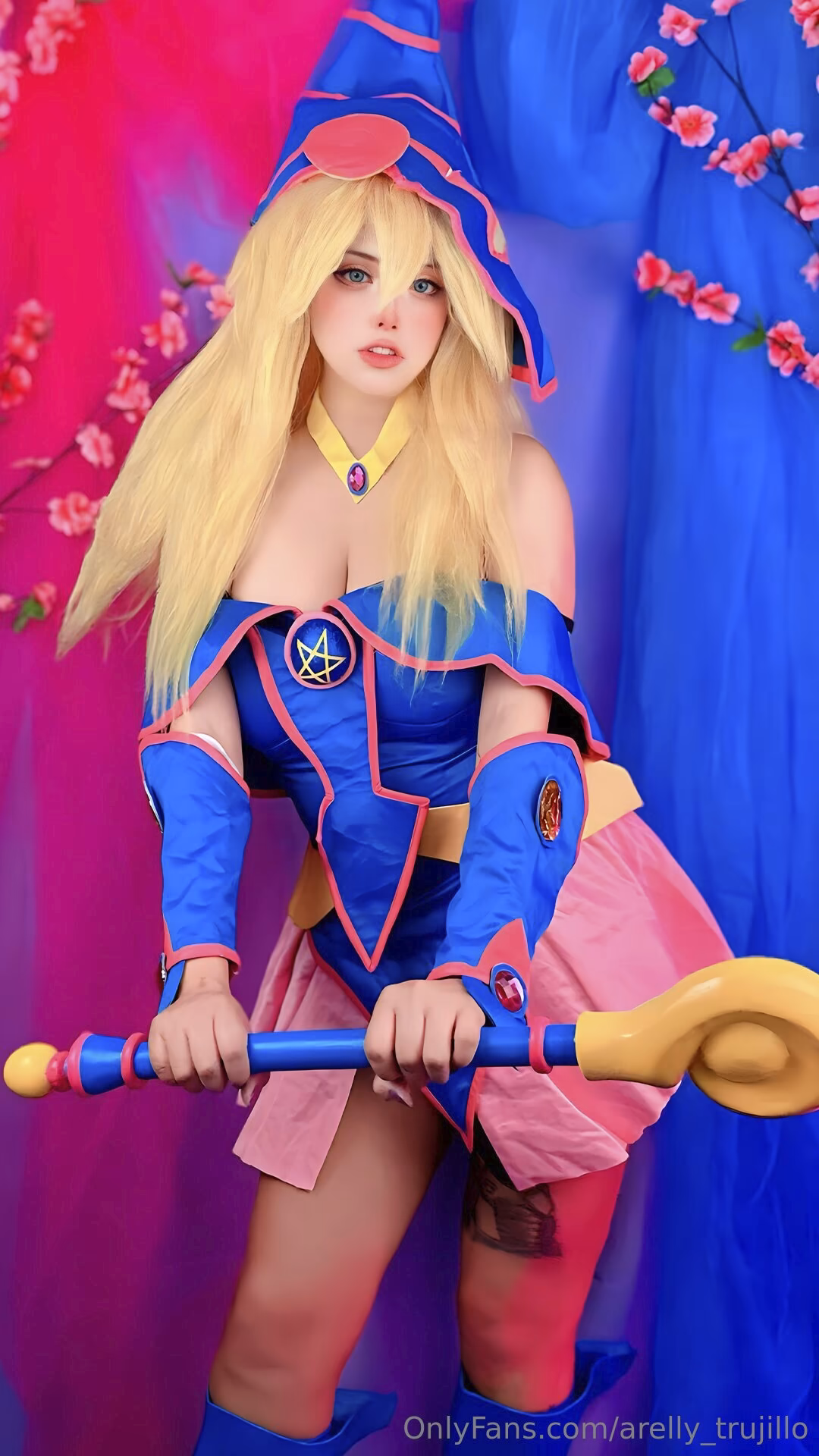 Arelly Trujillo as Dark Magician Girl — cosplay photo 15 of 17