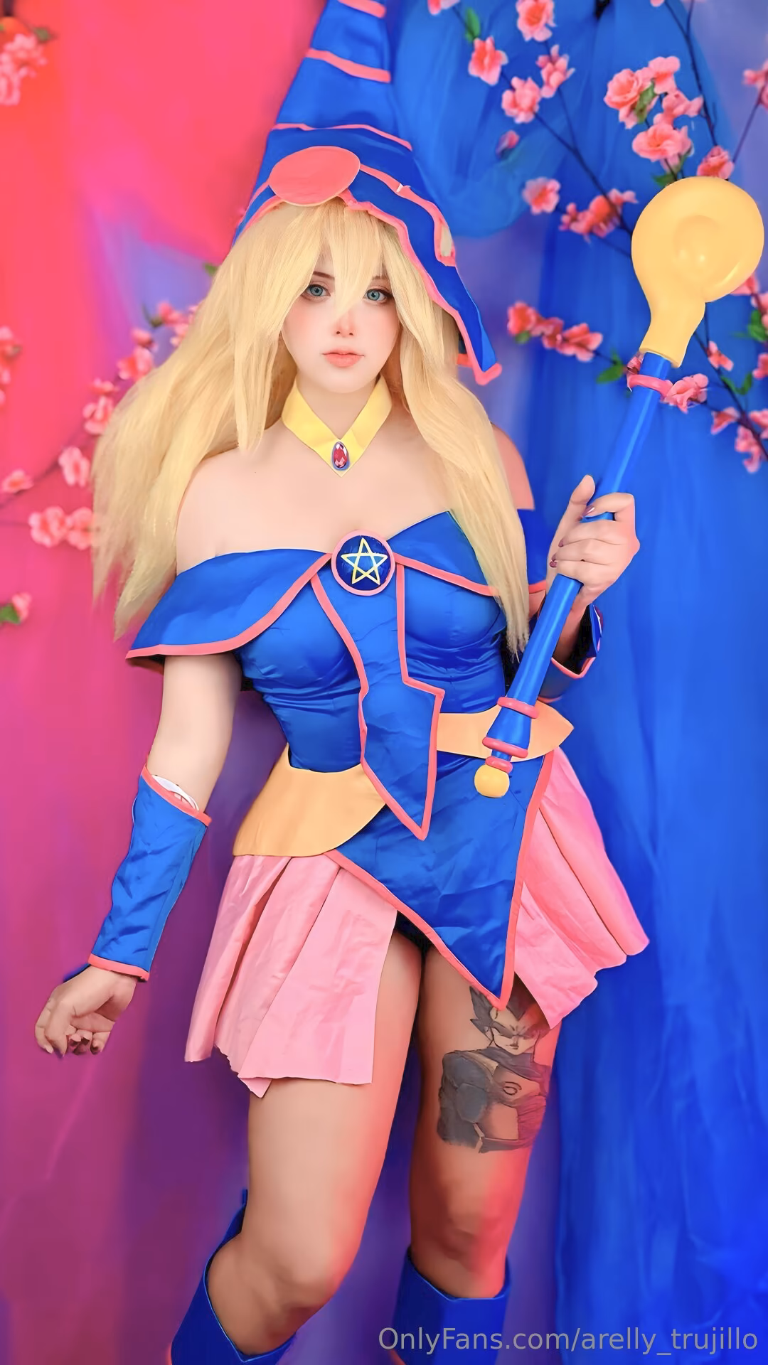 Arelly Trujillo as Dark Magician Girl — cosplay photo 3 of 17