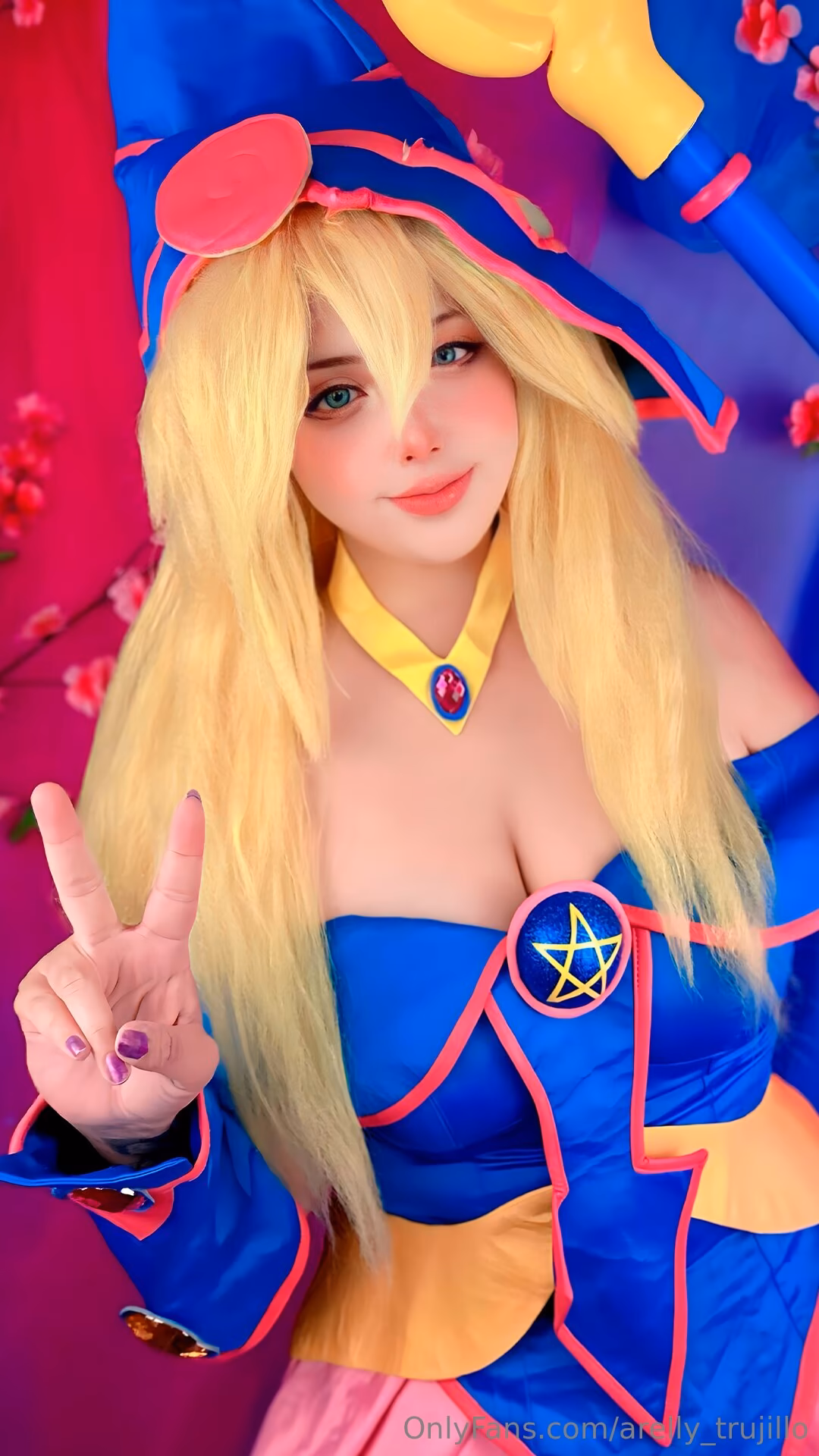 Arelly Trujillo as Dark Magician Girl — cosplay photo 4 of 17