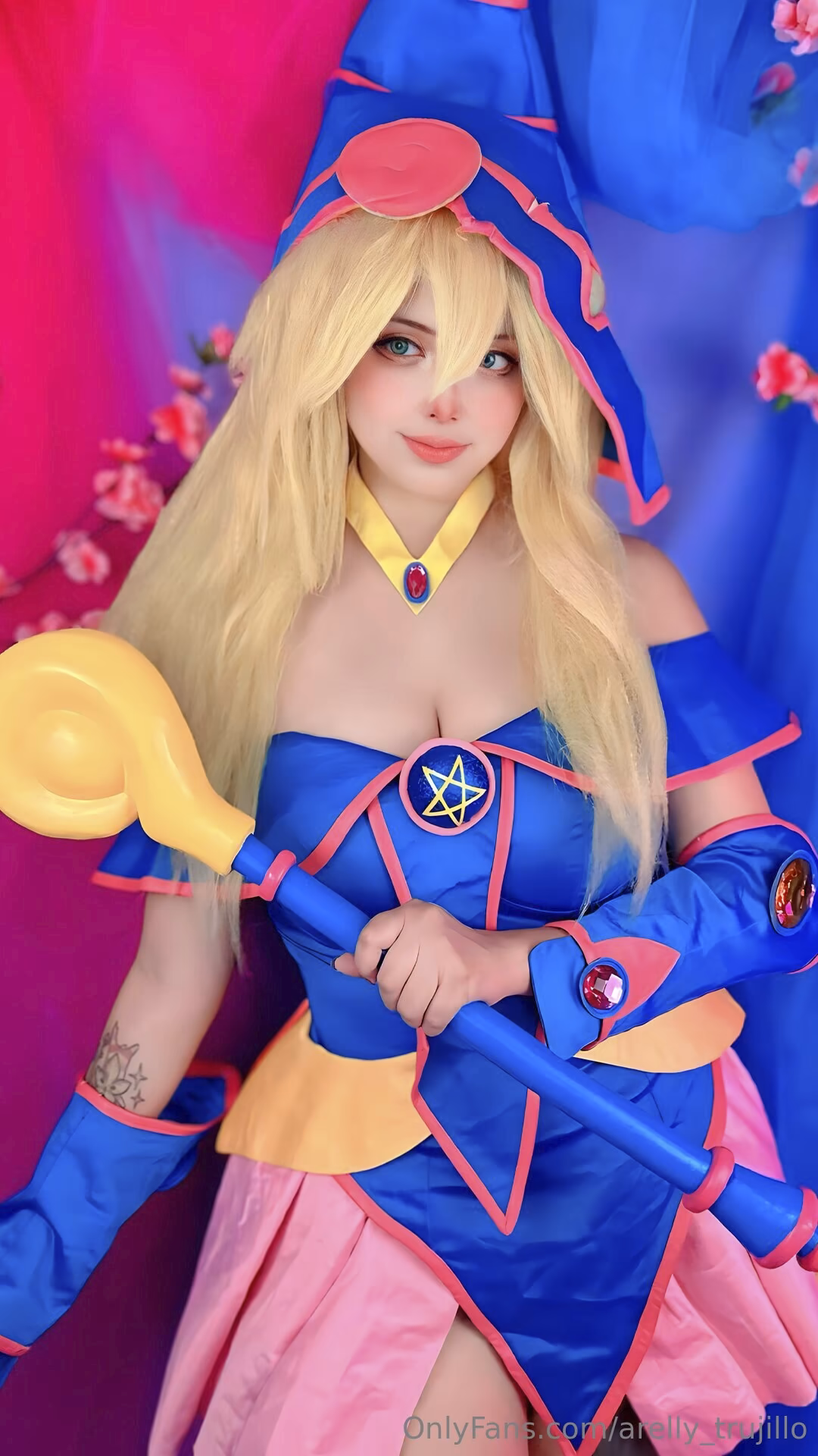 Arelly Trujillo as Dark Magician Girl — cosplay photo 6 of 17