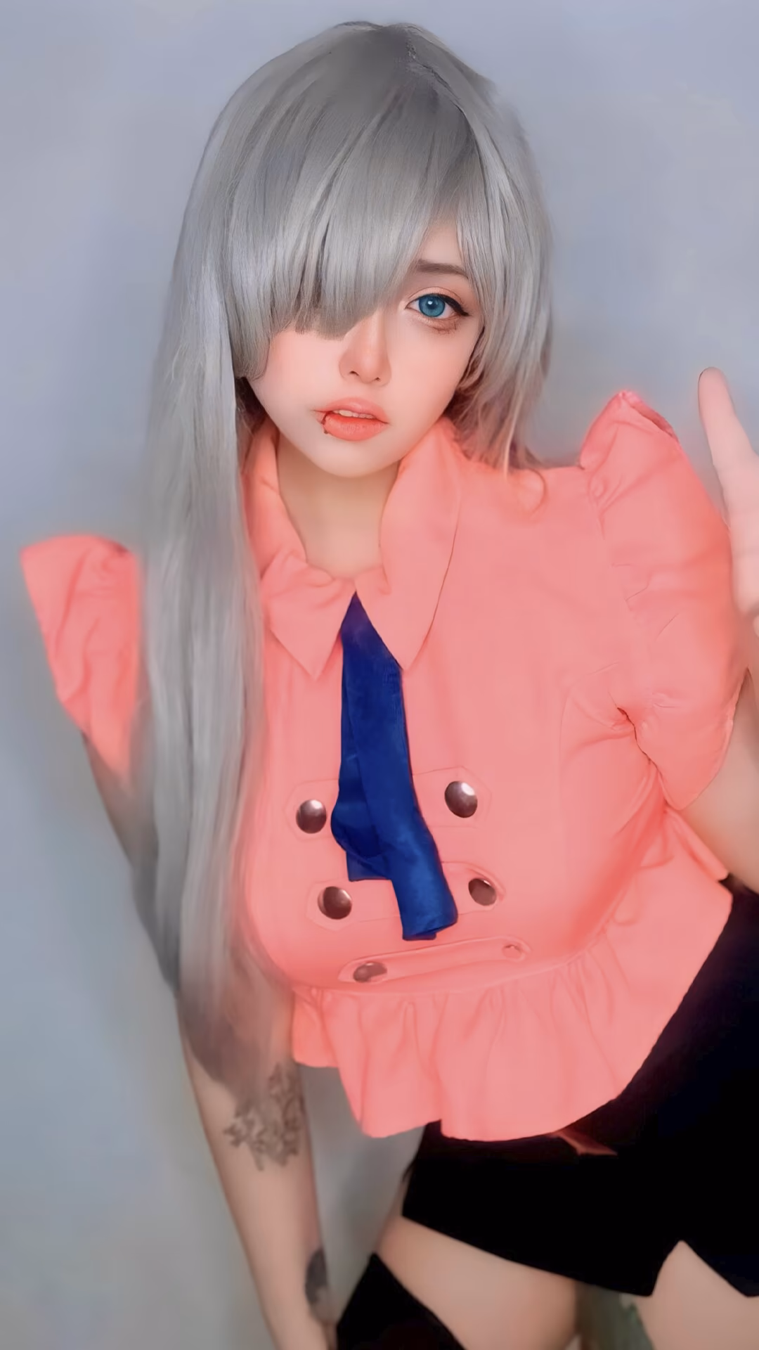 Arelly Trujillo as Elizabeth Liones — cosplay photo 5 of 11