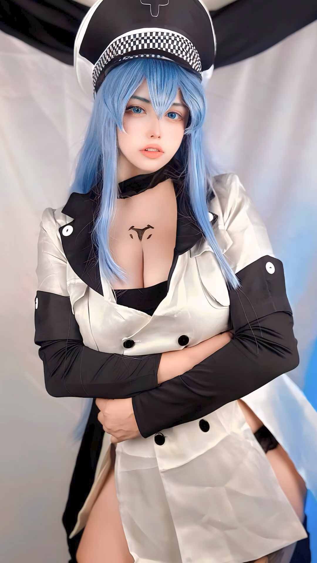 Arelly Trujillo as Esdeath — cosplay photo 2 of 13