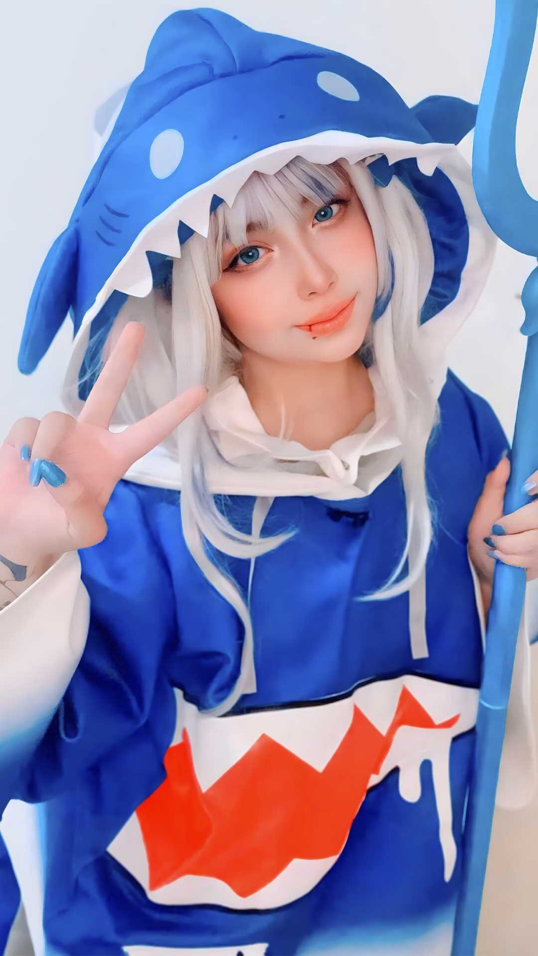 Arelly Trujillo as Gawr Gura — cosplay photo 20 of 28